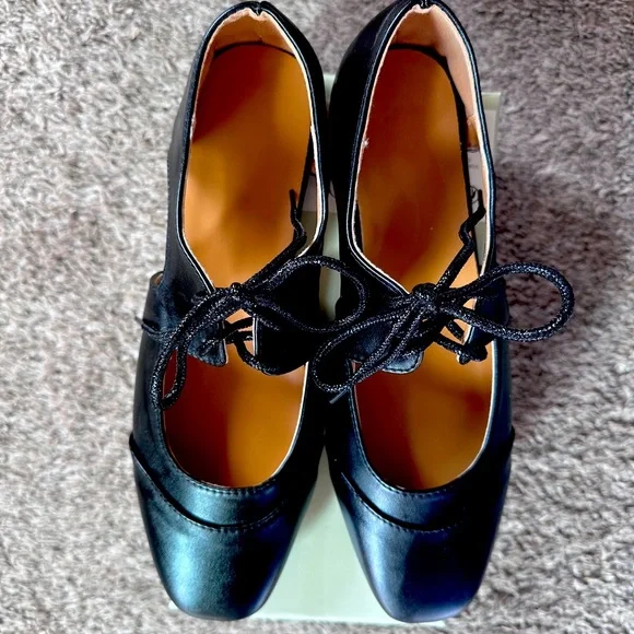 Black Ballet flat with cutouts. - Picture 1 of 5